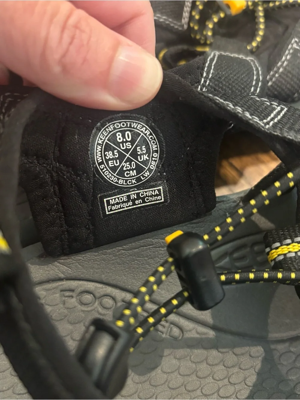 KEEN Newport H2 Black Outdoor Sandals with Yellow Accents men’s size 8